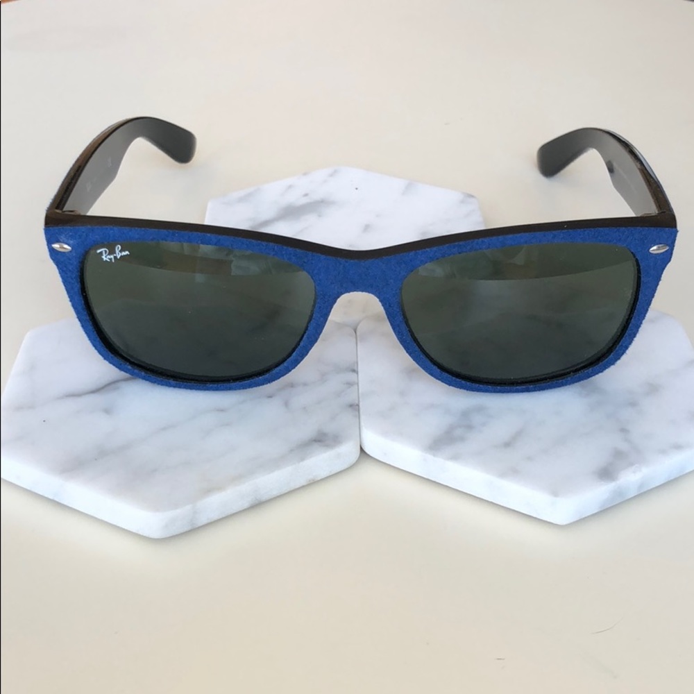 NEW WAYFARER WITH ALCANTARA®